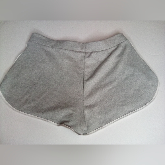 Women's The North Face Gray Shorts, Sz. XLarge - Picture 9 of 11